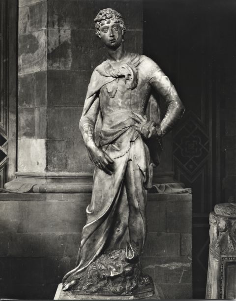 Brogi/ Malenotti, Gino — Firenze, Museo Nazionale. Donatello. David — insieme, veduta frontale